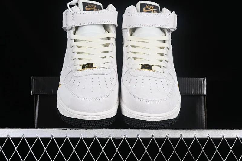 All categories Nk Air Force 1 Air Force series Nk Air Force 1 Mid Air Force mid-top Nk Air Force 1'07 Mid gray suede small hook Air Force One mid-top casual sneakers KG3031-011